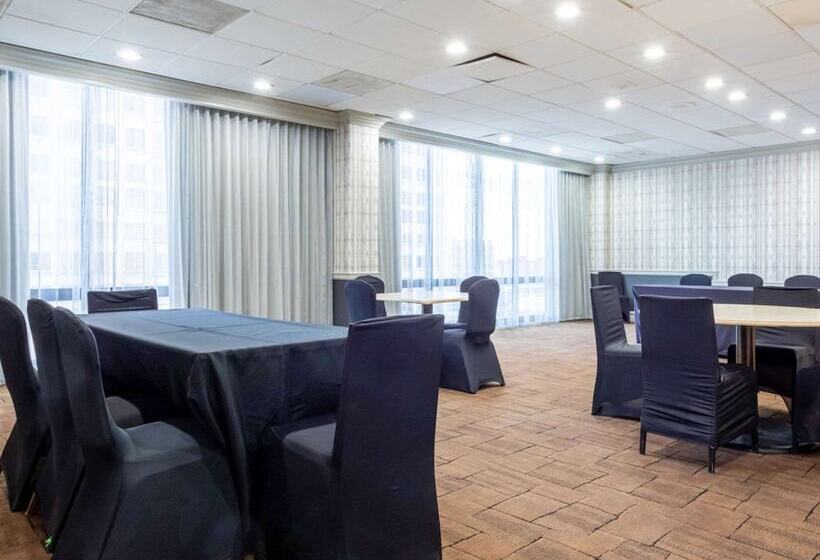 هتل Comfort Inn & Suites Baltimore Inner Harbor