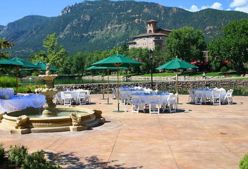 Отель The Broadmoor