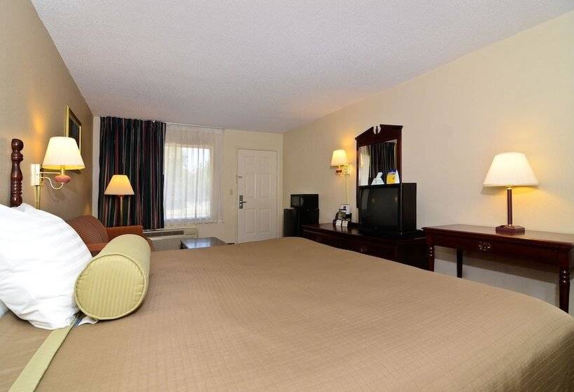 호텔 Travelers Inn And Suites