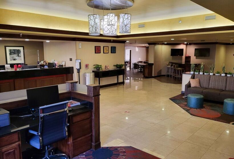 هتل Wingate By Wyndham Greensboro Coliseum