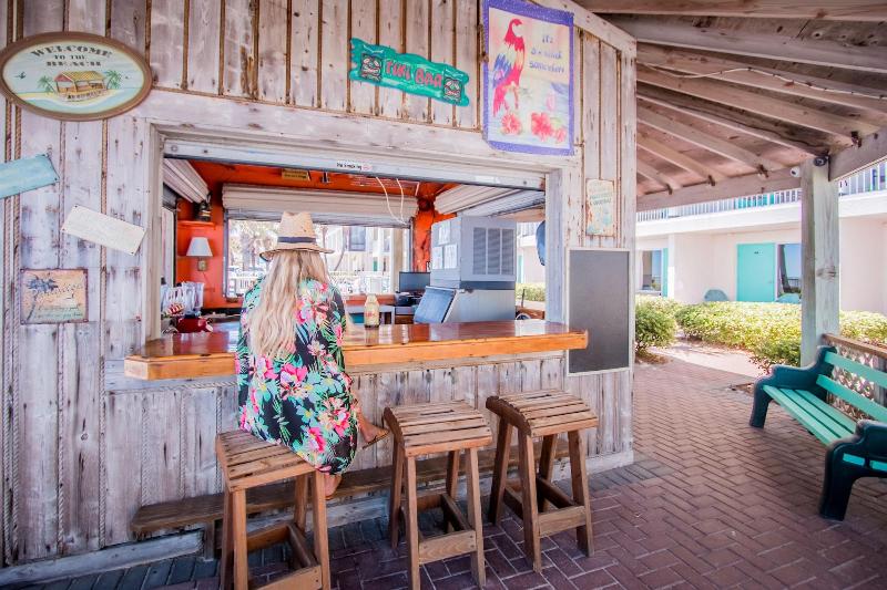 מוטל Bikini Beach Resort