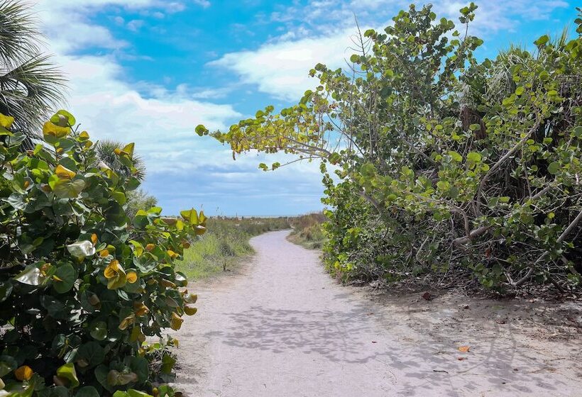 Siesta Key Beach Resort And Suites