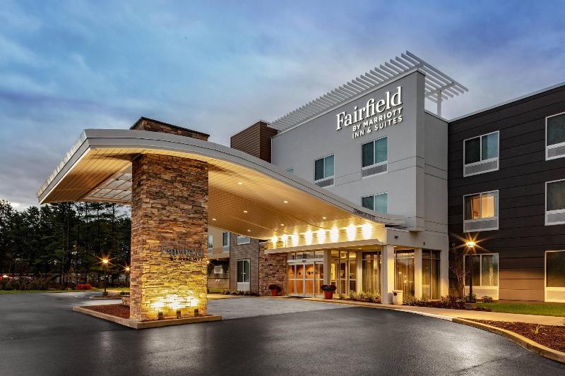 Отель Fairfield Inn & Suites By Marriott Queensbury Glens Falls/lake George