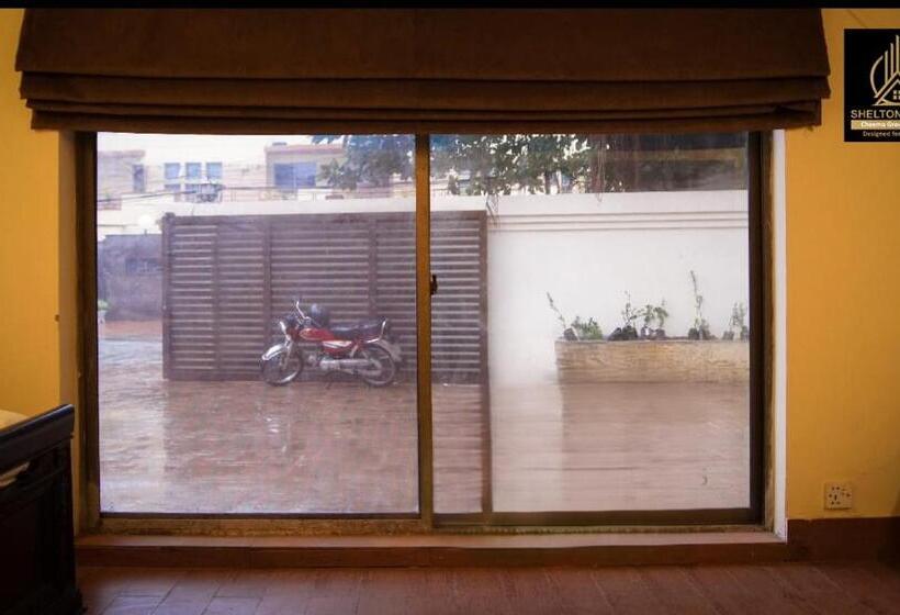 پانسیون Shelton Guest House