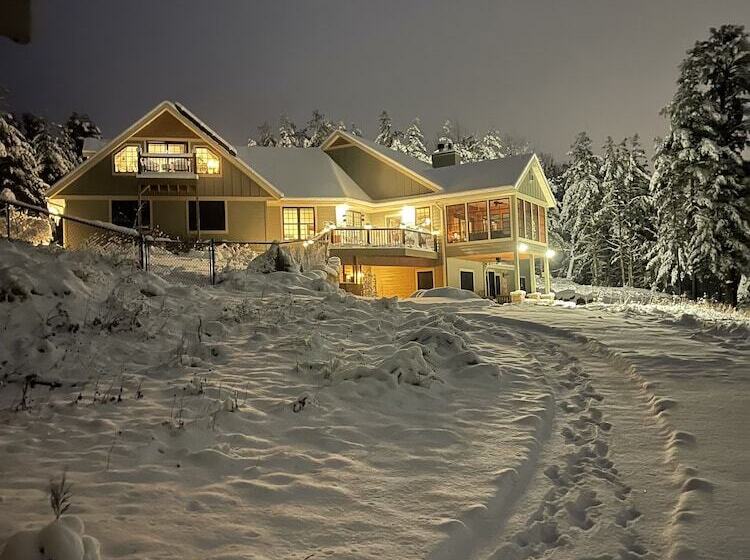 تختخواب و صبحانه Inn At The River
