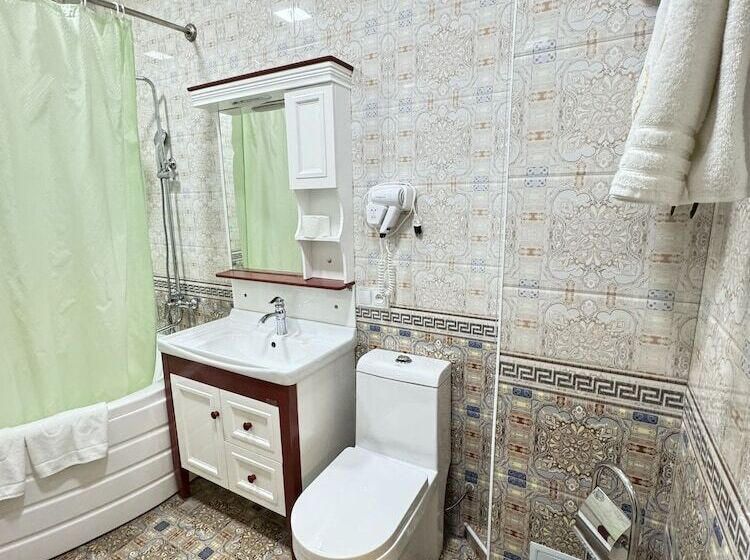 فندق Alexander