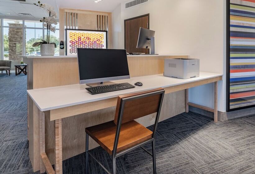 فندق Holiday Inn Express & Suites   Ruskin, An Ihg