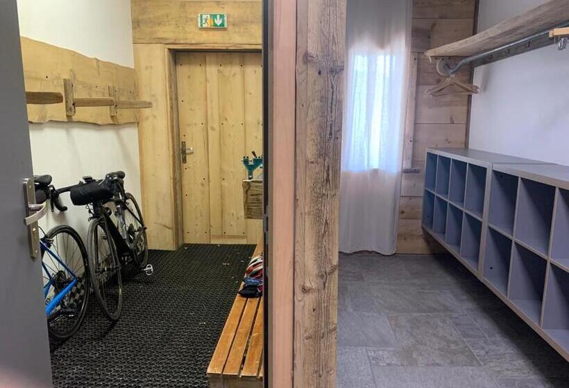Chalet Hotel La Tuviere Bike Inn
