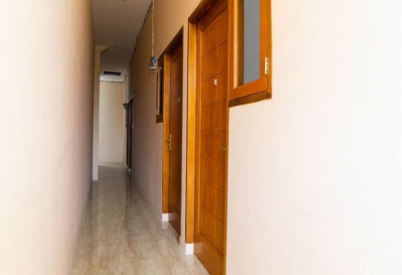 پانسیون Reddoorz Near Cipinang Indah Mall