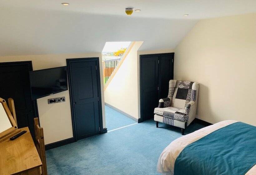 تختخواب و صبحانه Barmouth Beach Club