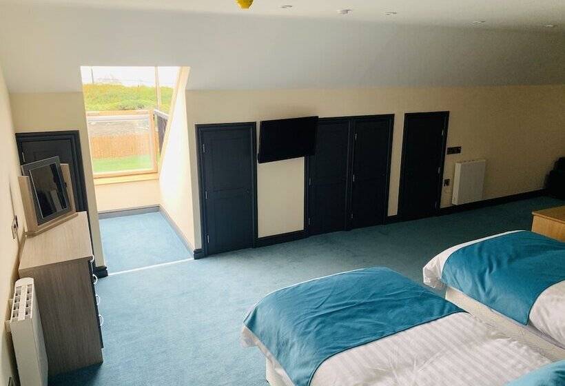 تختخواب و صبحانه Barmouth Beach Club