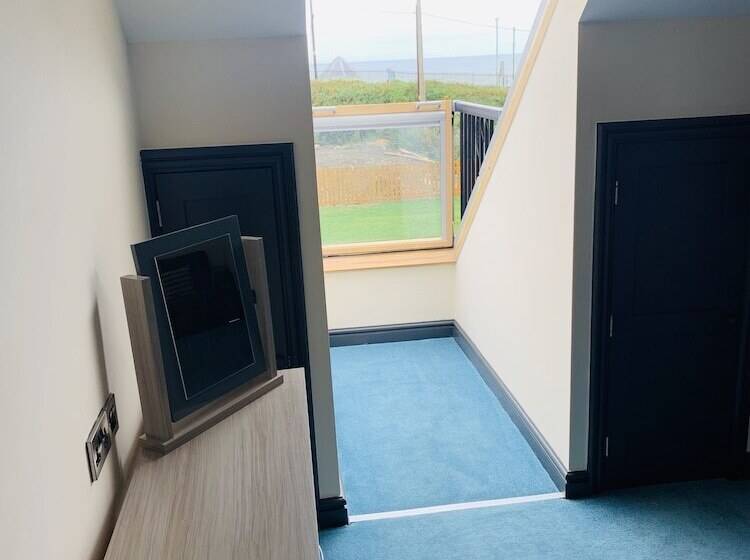 تختخواب و صبحانه Barmouth Beach Club