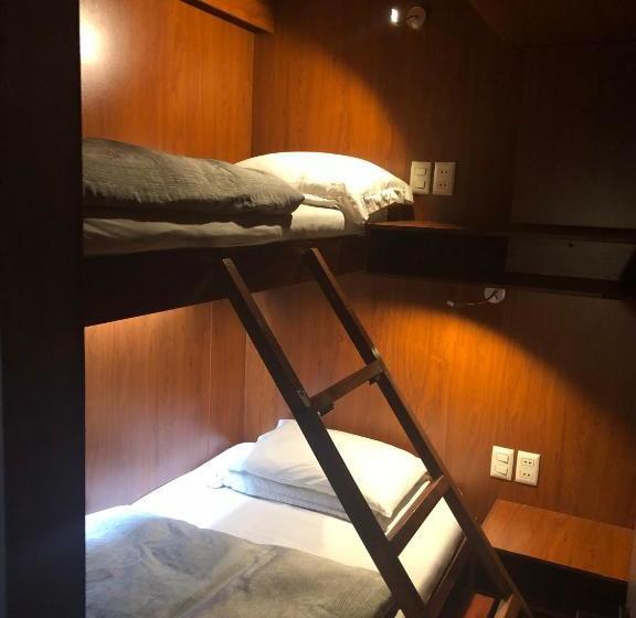 هتل کپسول Onkel Inn Airport Sleepbox