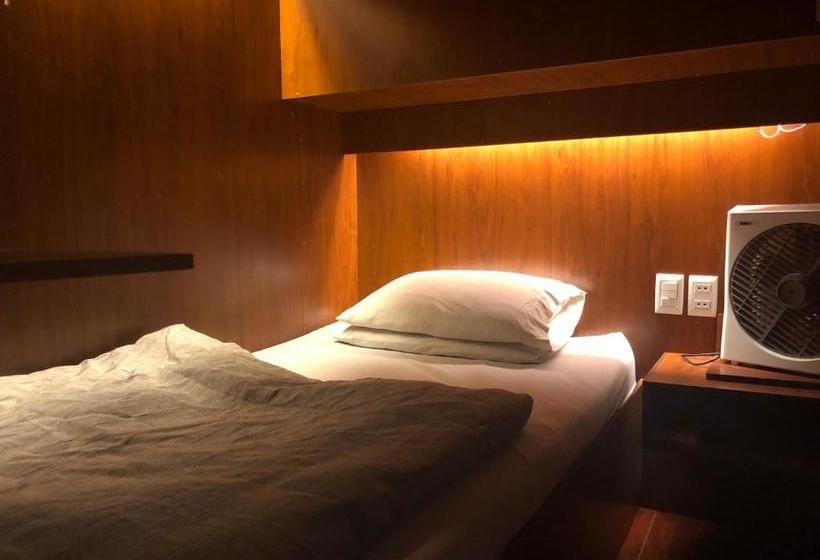 هتل کپسول Onkel Inn Airport Sleepbox