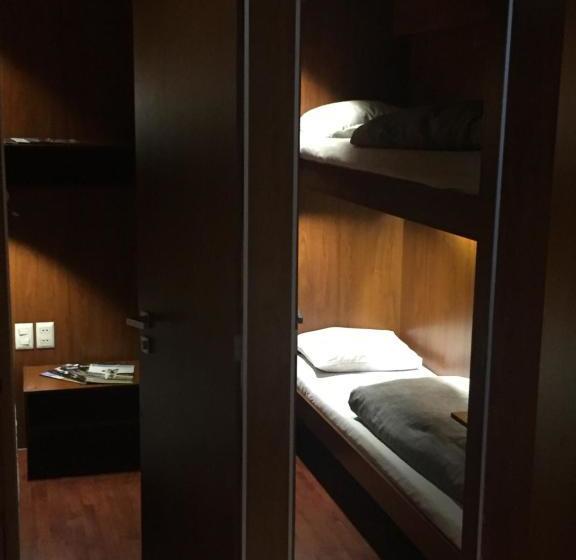 هتل کپسول Onkel Inn Airport Sleepbox