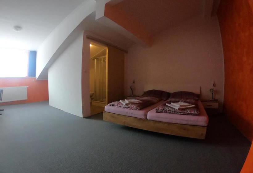 ペンション Gasthof Cafe Risano