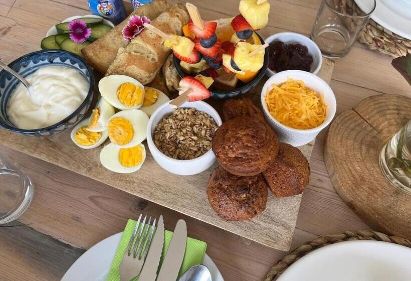 Bed and Breakfast 66 On Monzali 4 Star Luxury Guesthouse