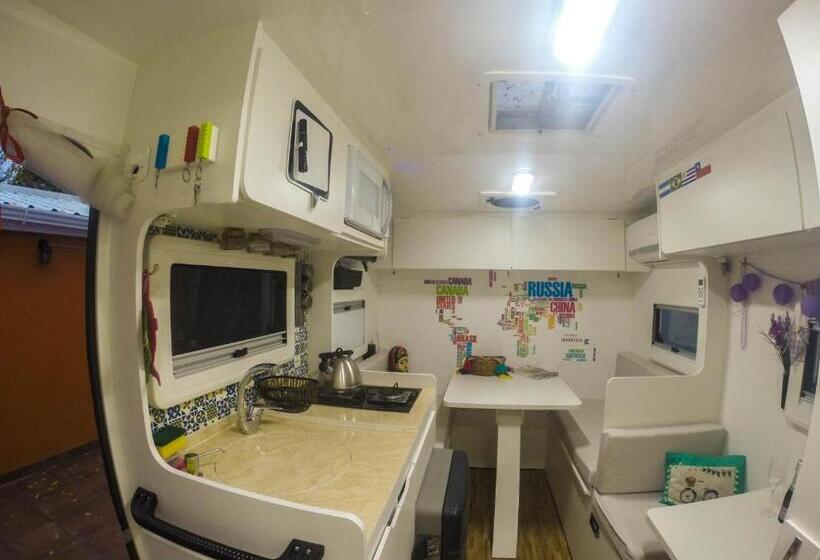 تختخواب و صبحانه Andiamo Guest House