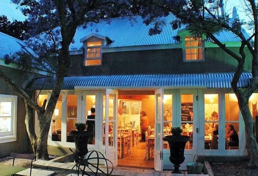 هتل Cafe Felix & Old Oak Manor