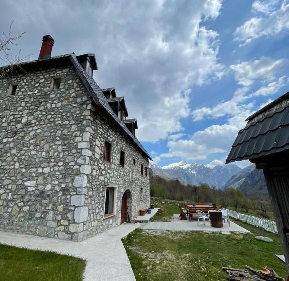 پانسیون Guest House Rrashkadoli