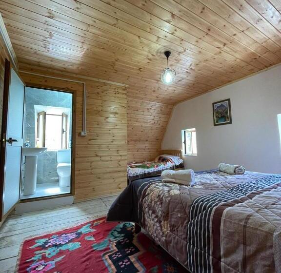 پانسیون Guest House Rrashkadoli