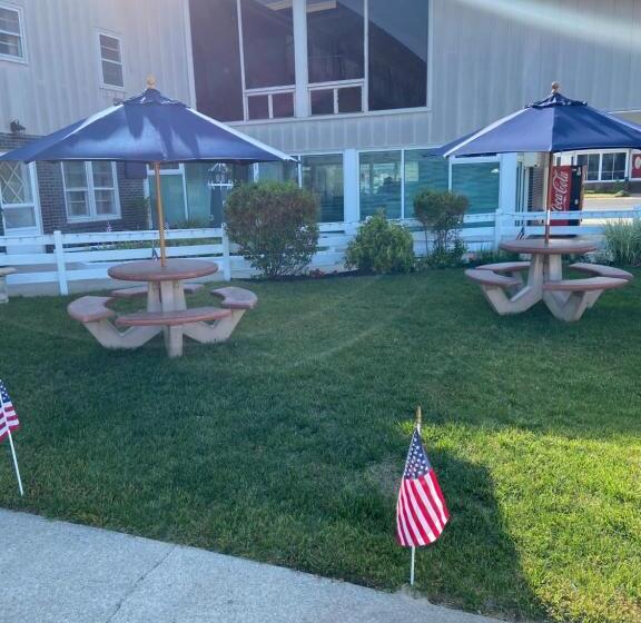 Yankee Clipper Resort Motel