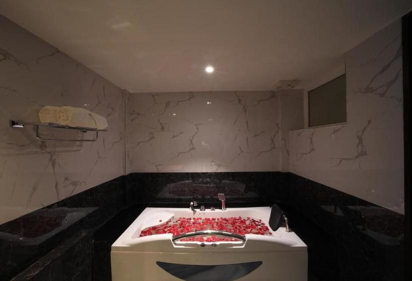 Grand Signature Hotel & Spa