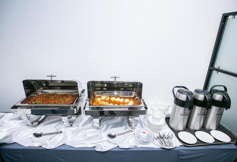 Отель Sapphire Club Metro