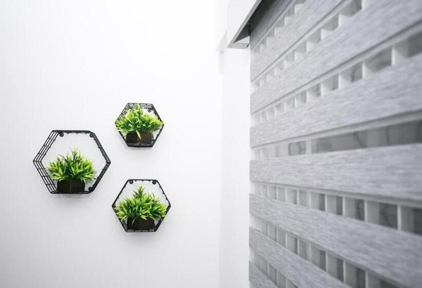 Отель Sapphire Club Metro