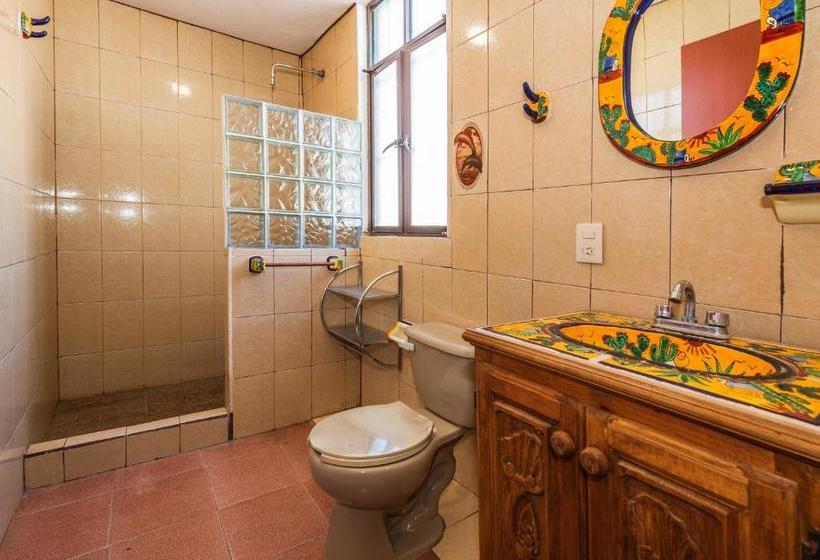 Capital O Las Calzadas & Suites