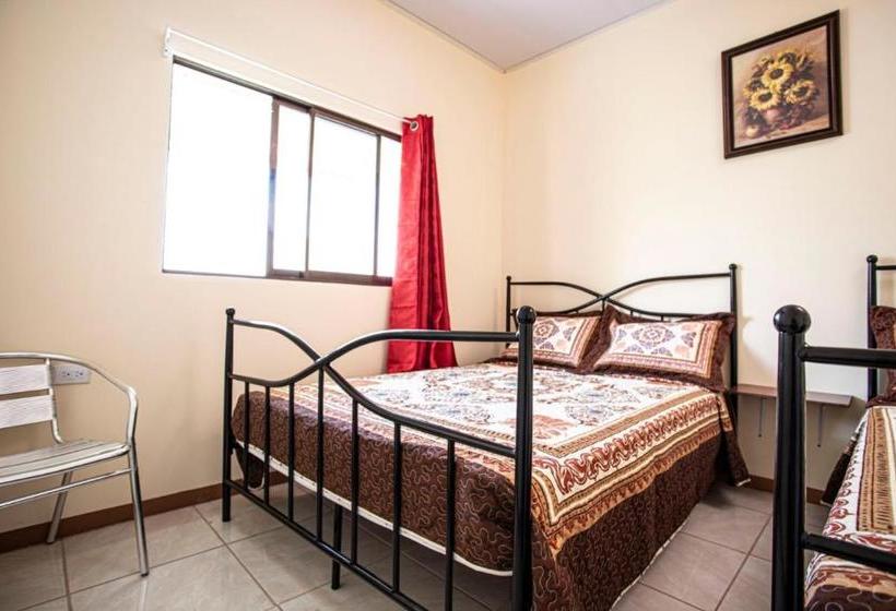 Flor De Katty Hostel Airport