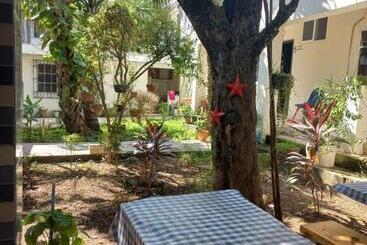 هتل Bea Rooms And Studios