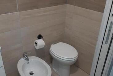 تختخواب و صبحانه Lutri Home