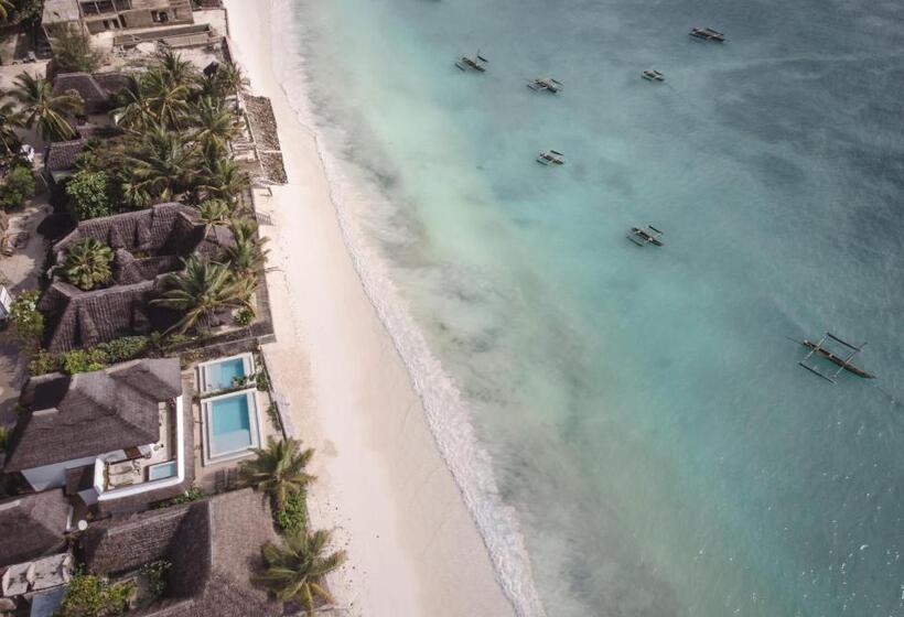 Joya' Beach Suites & Villa