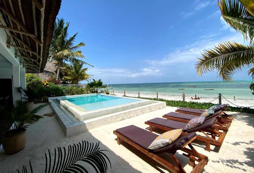 Joya' Beach Suites & Villa