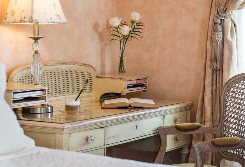 تختخواب و صبحانه Captain Farris House