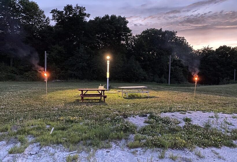 Burr Oak Motel