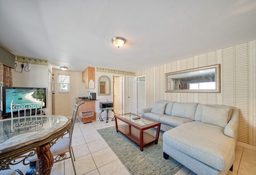 Camelot Beach Suites