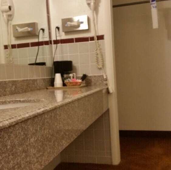 בית מלון כפרי American Inn Of Liberal
