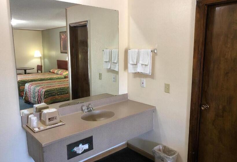 Hotel Budget Host Inn   Emporia