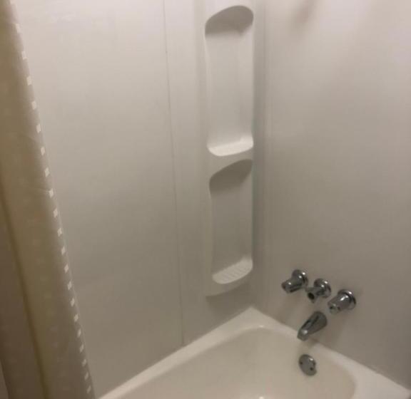 هتل Budget Host Inn   Emporia