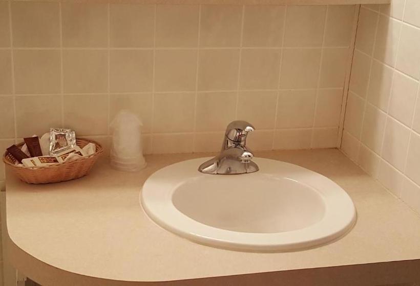 فندق Budget Host Inn