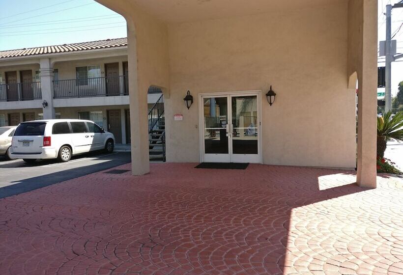 هتل Burbank Inn And Suites