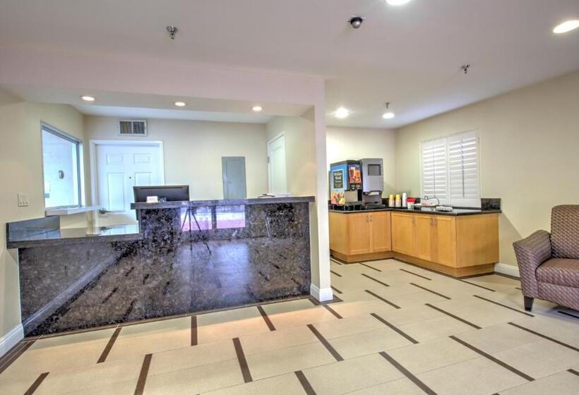 هتل Burbank Inn And Suites