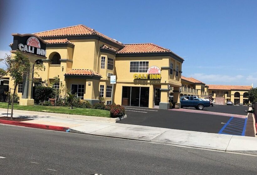 ホテル Cali Inn