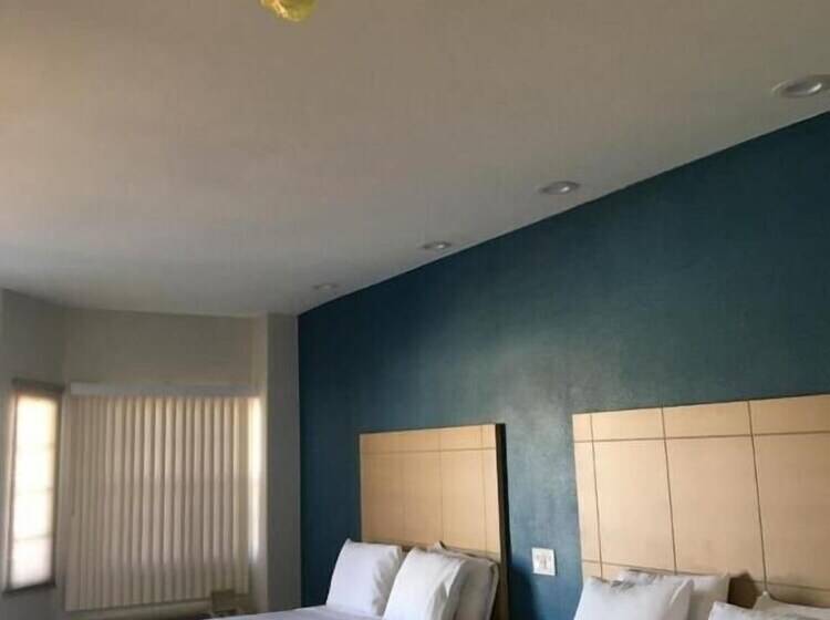 هتل Cali Inn