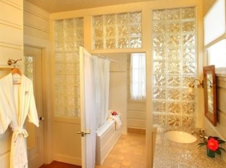 هتل Camellia Inn