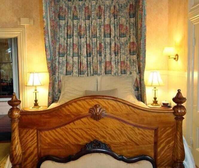 هتل Camellia Inn
