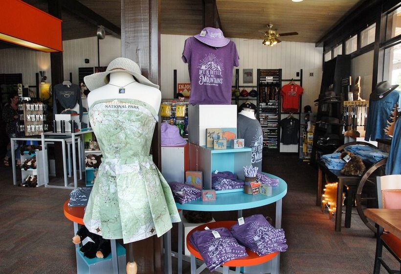 Hotel Canyon Lodge & Cabins Inside The Park