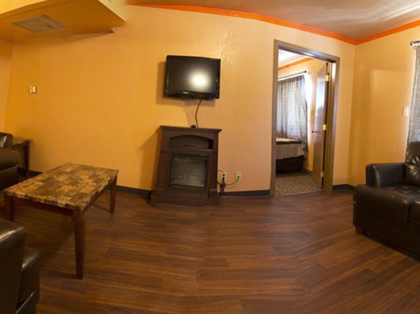 هتل Capitol Inn & Suites